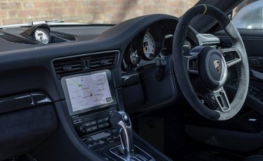 Porsche 911 GT3 RS Weissach (991.2) 15