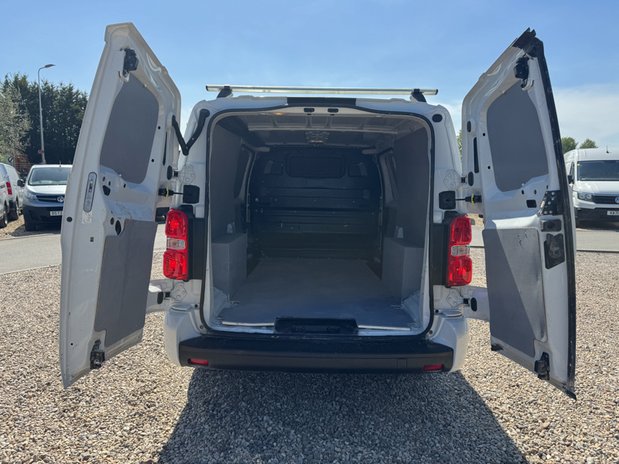 Vauxhall Vivaro LWB L2H1 [SOLD MM] Low Roof Pro F2900 Air Con Nav Sensors EURO 6 16