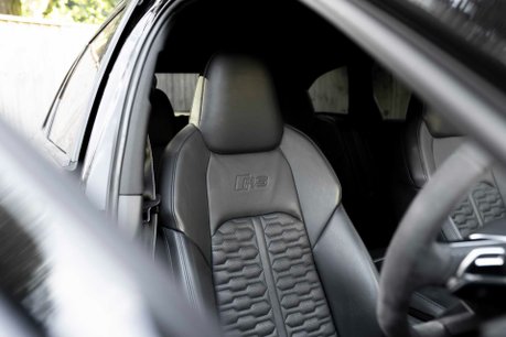 Audi RS6 Avant QUATTRO CARBON BLACK. VAT Q. WARRANTY. HEATED & COOLED SEATS. B & O. 8