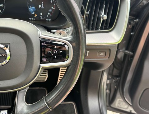 Volvo XC60 2.0 XC60 R-Design B5 MHEV Auto 5dr 26