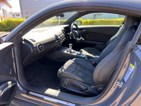 Audi TT 1.8 TFSI Black Edition Euro 6 (s/s) 3dr 29
