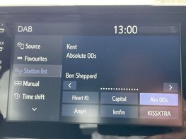 Toyota Yaris 1.5 Yaris Design HEV CVT 5dr 44