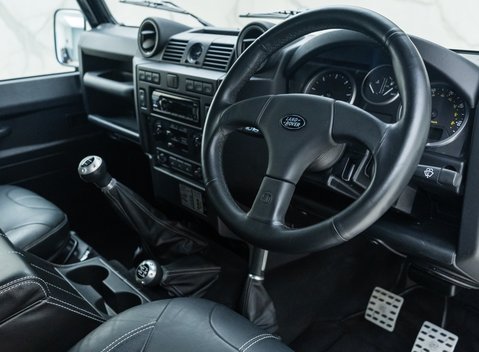 Land Rover Defender 90 XS 8