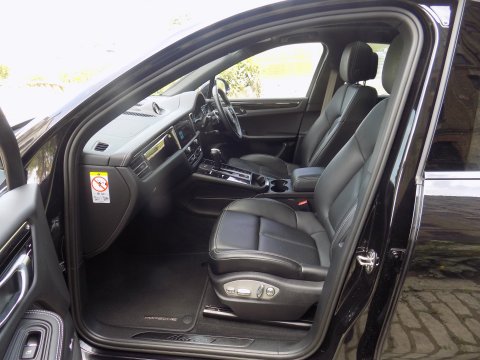 Porsche Macan 2.0T PDK 4WD SUV 39