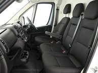 Peugeot Boxer 35 L2H2 PROFESSIONAL PV 11