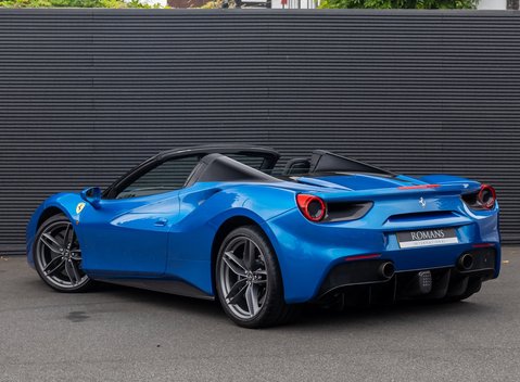 Ferrari 488 SPIDER 4