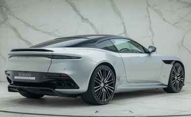 Aston Martin DBS Superleggera 6