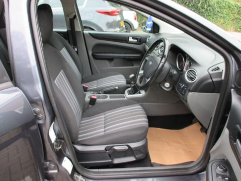 Ford Focus 1.6 Style 5dr 23