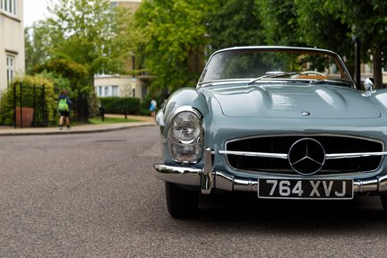 Mercedes-Benz SL 300 Roadster 13