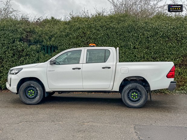 Toyota Hilux Active | 2.4 LT | AC | Sensors | Double Cab | 5