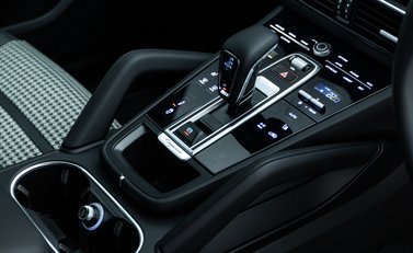 Porsche Cayenne GTS 18