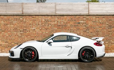 Porsche Cayman GT4 2