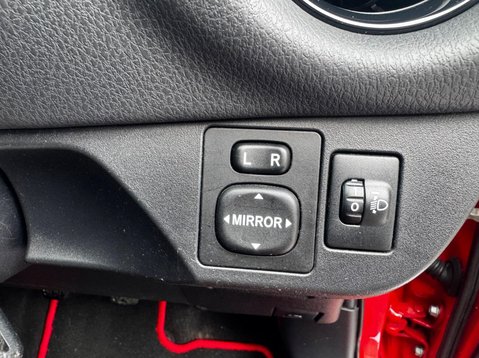 Toyota Yaris VVT-I DESIGN 38