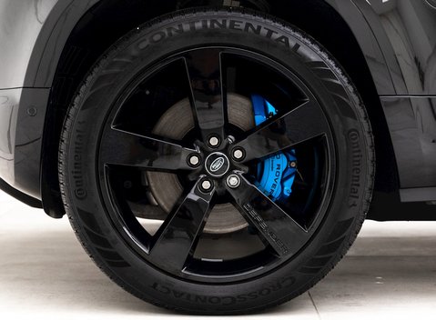 Land Rover Defender 110 V8 Bond Edition 8