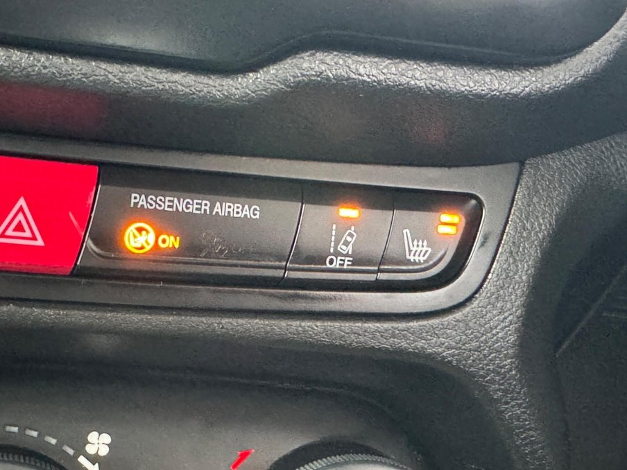 2016 Jeep Renegade — image 24