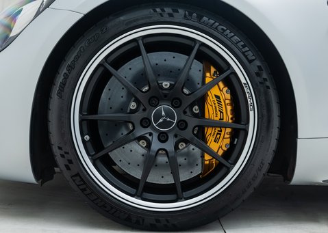 Mercedes-Benz AMG GT R 