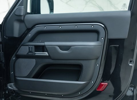 Land Rover Defender 90 V8 P525 24