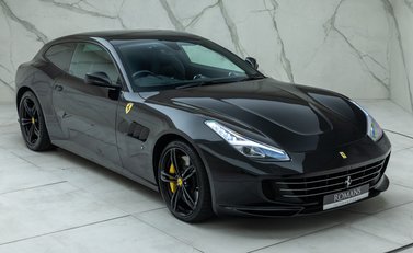 Ferrari GTC4 Lusso V12 11
