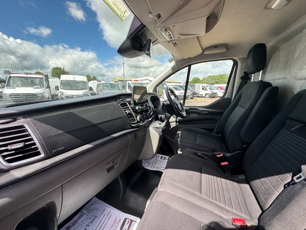 Ford Transit Custom LWB L2H1 [SOLD MM] Low Roof Limited 300 Air Con Alloys Sensors EURO 6 12