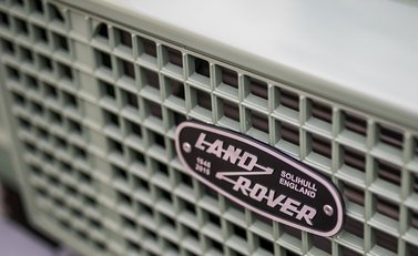 Land Rover Defender 110 Heritage 28