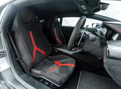 Lamborghini Huracan LP640-4 Performante 10