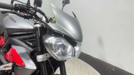 Triumph Street Triple R 2014 ONLY 15K NEW MOT ARROW EXHAUST VERY CLEAN NAKED 17