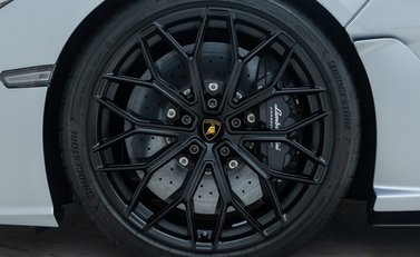 Lamborghini Revuelto 33