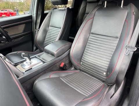 Land Rover Discovery Sport 2.0 Discovery Sport R-Dynamic HSE Auto 4WD 5dr 35