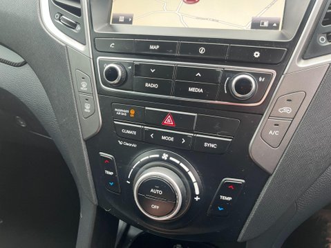 Hyundai SANTA FE 2.2 CRDi Blue Drive Premium 4WD Euro 6 (s/s) 5dr 27