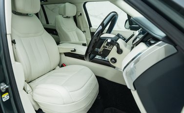 Land Rover Range Rover D350 AUTOBIOGRAPHY LWB 14