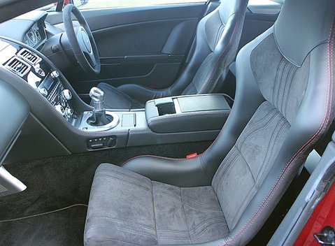 Aston Martin V12 Vantage 9