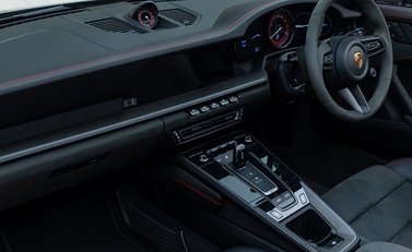 Porsche 911 Targa 4 GTS (992) 24