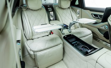 Mercedes-Benz S Class S580 Maybach First Class 16
