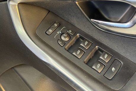 Volvo V40 1.6 T4 Lux Hatchback 5dr Petrol Powershift Euro 5 (s/s) (180 ps) 57