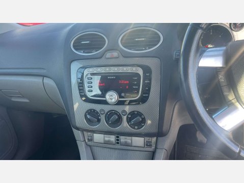 Ford Focus 1.6 TDCi DPF Titanium Hatchback 5dr Diesel Manual (115 g/km, 108 bhp) 9