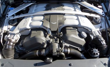 Aston Martin Rapide 19