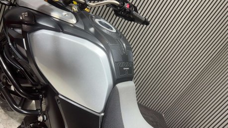 Suzuki V-Strom 1000 2016 ADVENTURE BIKE FULL LUGGAGE NEW MOT SERVICED 24