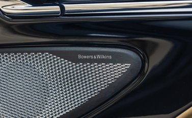 Aston Martin DB12 Volante 31