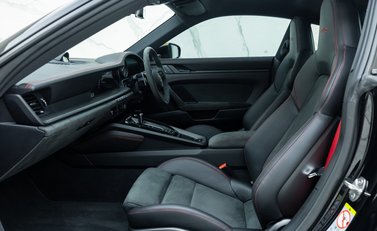 Porsche 911 Carrera GTS (992) 16