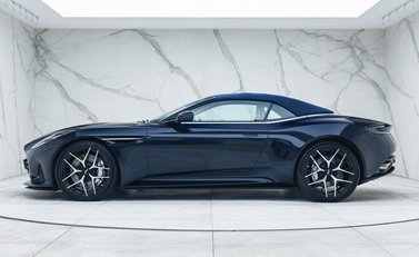 Aston Martin DB12 Volante 8