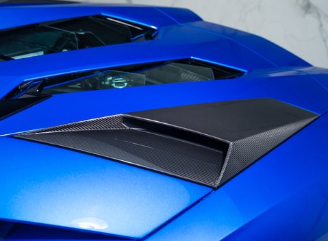 Lamborghini Aventador S LP 740-4 ROADSTER 36