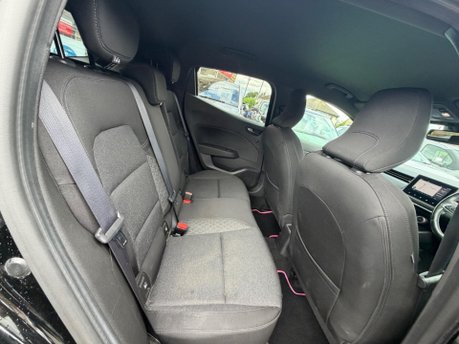 Renault Clio ICONIC TCE BOSE 12