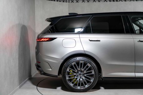 Land Rover Range Rover SV EDITION ONE. FULL SATIN PPF. CARBON CERAMIC BRAKES. SLIDING PANO ROOF. 9