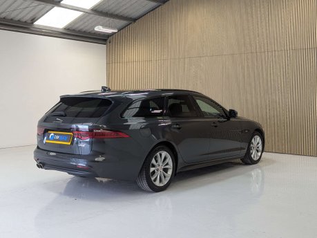 Jaguar XF 2.0 XF R-Sport D AWD Auto 4WD 5dr 9