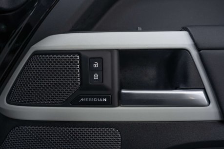 Land Rover Defender 3.0 Defender XS Edition D MHEV A 4WD 5dr 17