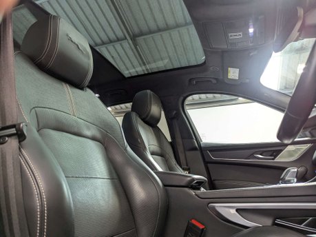 Jaguar F-Pace 2.0 F-PACE R-Dynamic HSE D MHEV AWD Auto 4WD 5dr 31