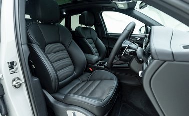 Porsche Macan T 10