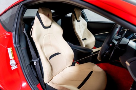 Ferrari Roma WARRANTY. PASSENGER DISPLAY. CARBON STEERING WHEEL. MAGNERIDE SUSPENSION. 15