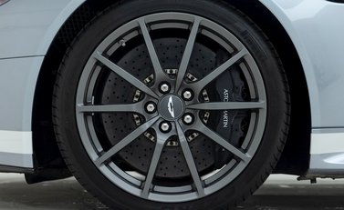 Aston Martin V12 Vantage S 8