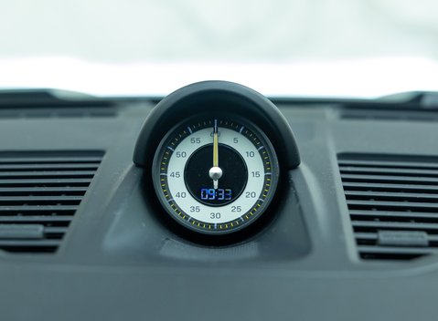 Porsche 911 GT3 TOURING (992) 20